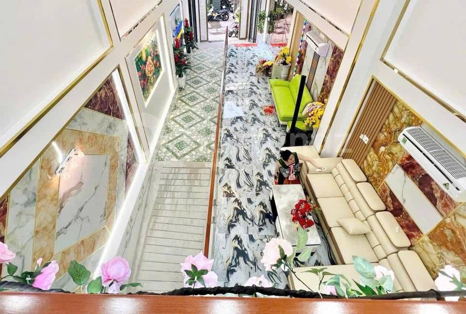 Toà căn hộ dịch vụ, hầm 20 xe máy, dài 30m, nở hậu 6m,thang máy, 25.x tỷ